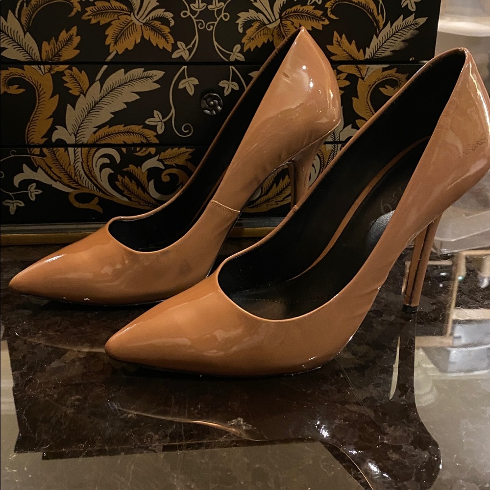 Stylish Tan Patent Leather Heels